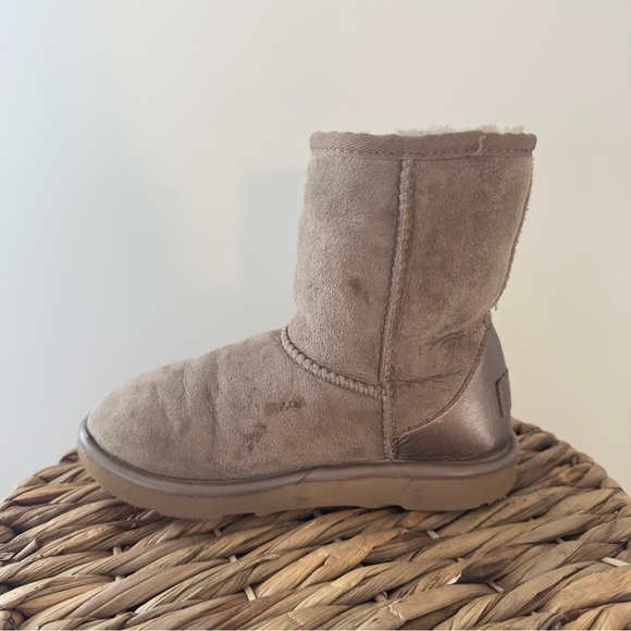 UGG Girls Classic Metallic Boot Size 1 - Picture 8 of 12